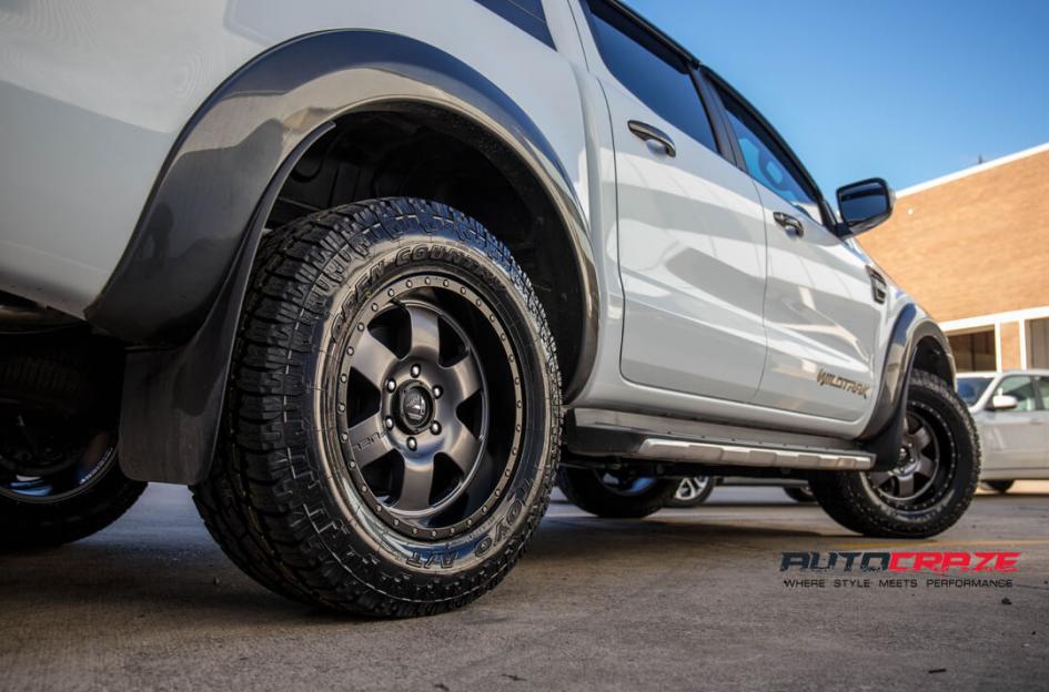 FORD RANGER PODIUM MATTE GUN METAL